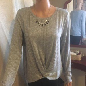 grey top